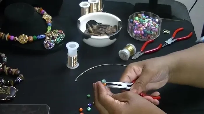 Close the wire around the last bead, securing all beads.