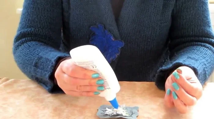 Glue a silver bead to the center.