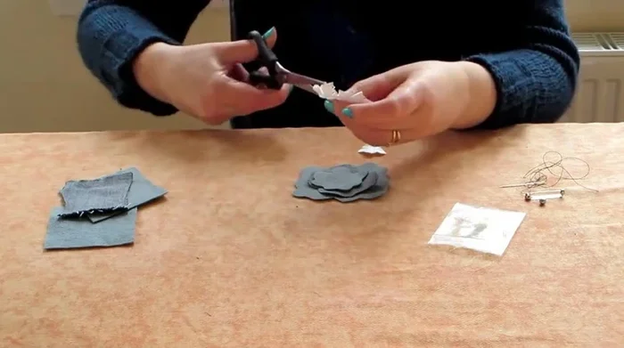 Prepare heat-resistant paper by making small cuts in the middle.