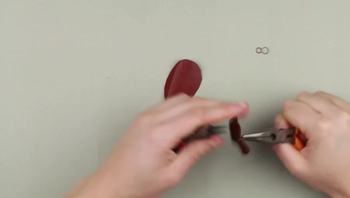 Prepare 4-7 leaves of each color.