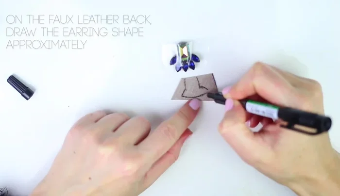 Let it dry for 3/4 of an hour. Add glue to corners if needed.