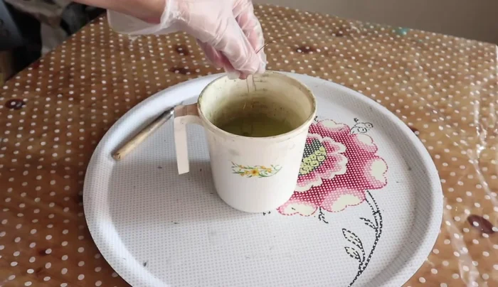 Seal the pendant with wax.