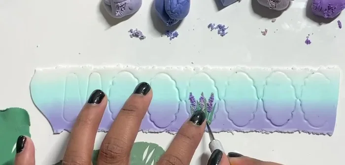 Use the scratching technique to cover the bottom of the flower.