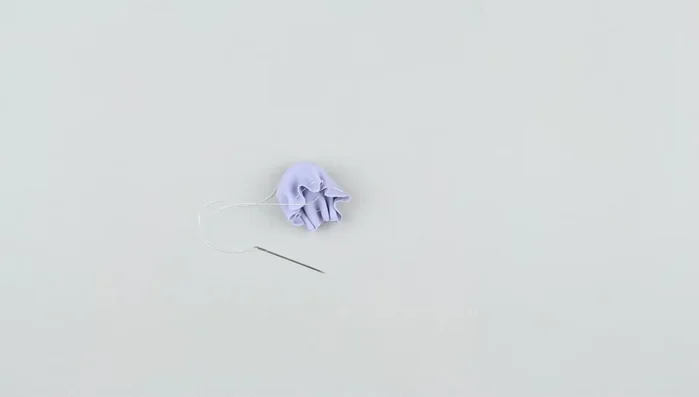 Pull up the thread to conceal the filler, secure it.