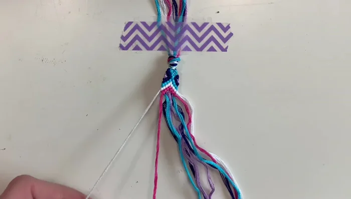 Edge knots: On the edges, use forward-backward or backward-forward knots to create a clean finish.