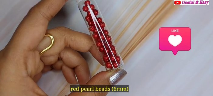 Prepare materials and thread.