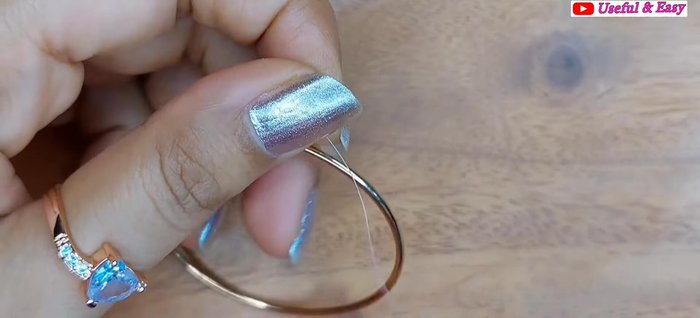 Red Hoop Earring (Circular Brick Stitch): Secure the end with knots and trim the thread.