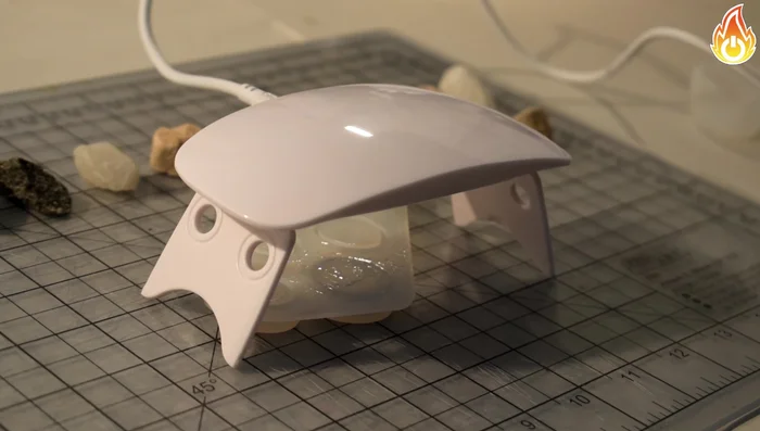 Fill any small holes in the ring with leftover resin.