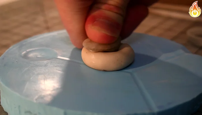 Glue the ring band to the rock using a small amount of UV resin and cure it under a UV light.
