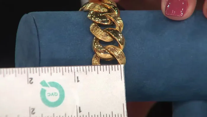 Description of the bracelet's features: solid links, alternating high polish and textured links, strong magnetic clasp.